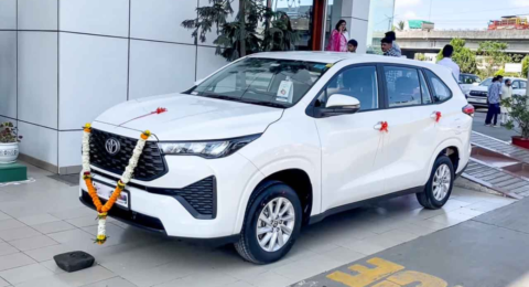 Toyota Innova Hycross 2025