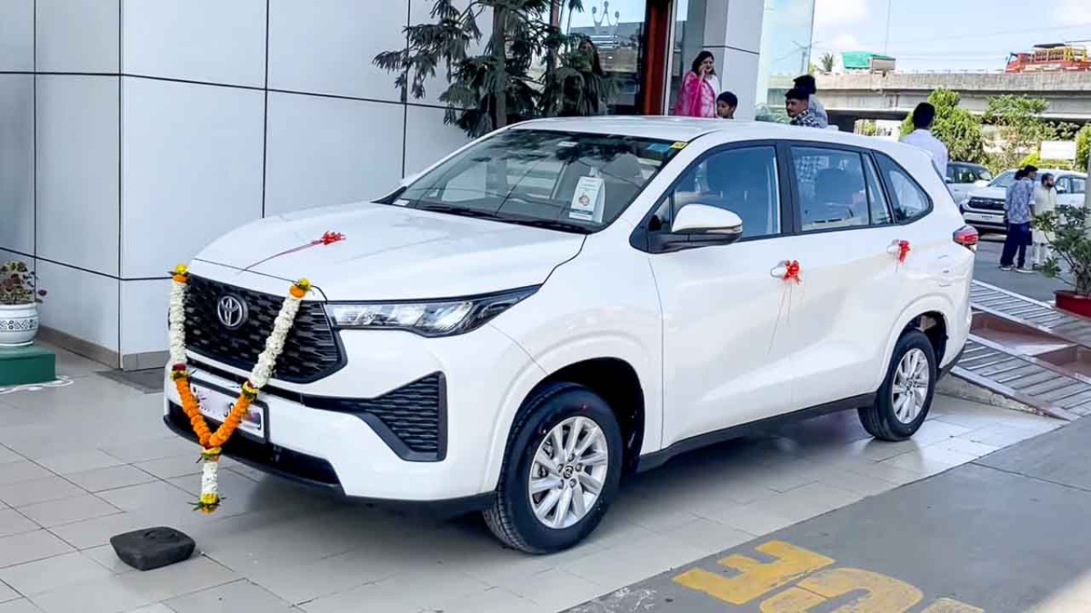 Toyota Innova Hycross 2025