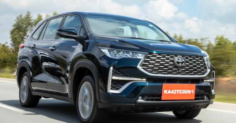 Innova Hycross Road Price
