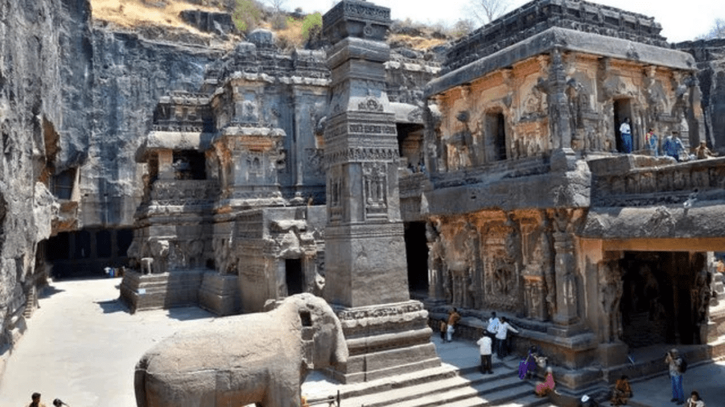 शिव को समर्पित मंदिर : कैलासा मंदिर एक ही चट्टान से तराशा गया शिव को समर्पित भारतीय स्थापत्य का अद्भुत चमत्कार!