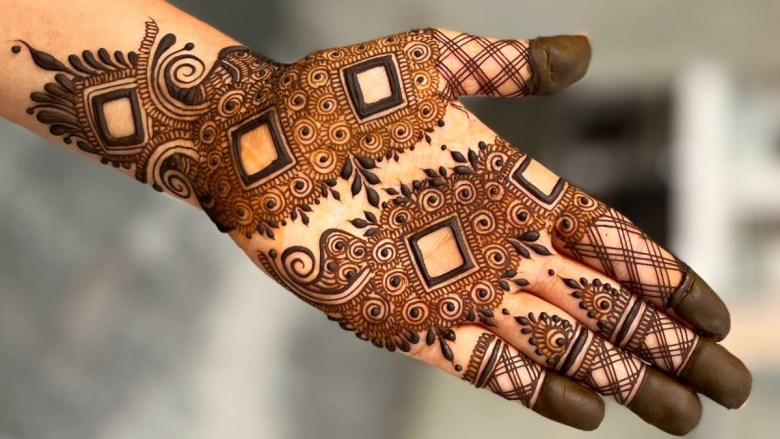 हाथों पर सजाएं इस तरह के बॉक्स मेहंदी डिज़ाइन: Box Mehndi Design - Grehlakshmi