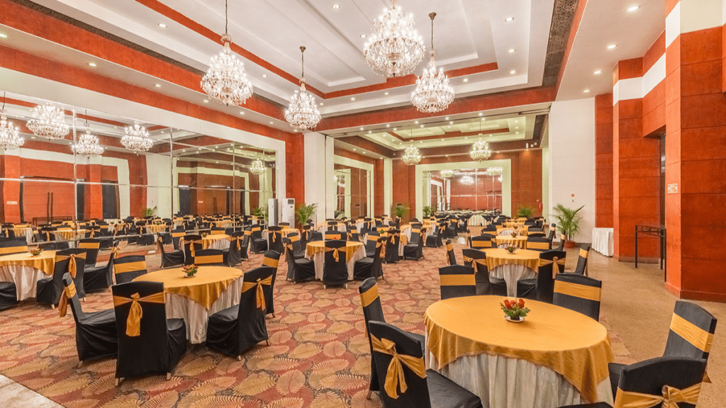Diamond Crown Banquet : शानदार शादी पार्टी और कॉर्पोरेट इवेंट्स के लिए भव्य आधुनिक और सुविधाजनक वेन्यू।