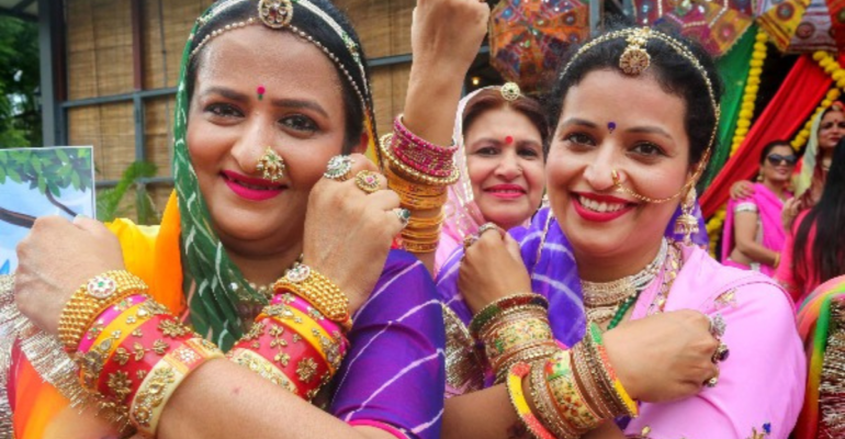 हरियाली तीज उत्सव:प्रकृति की हरियाली नारीत्व और वैवाहिक सुख की खुशियाँ रंगीन मेले और भक्ति पूर्ण रीति-रिवाज।