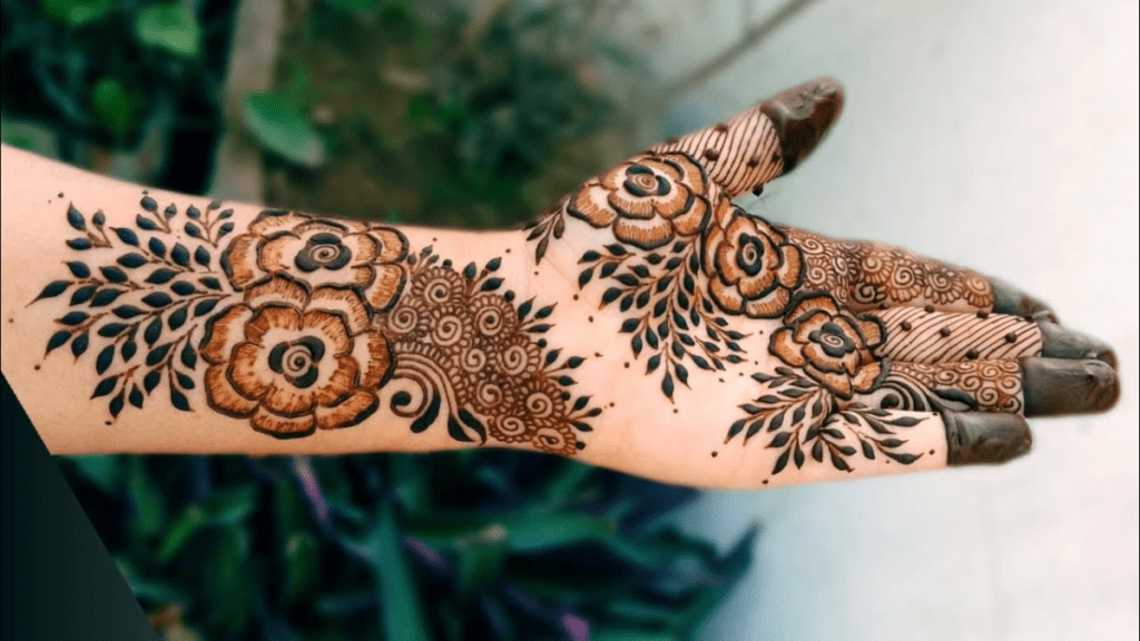 Best Rose mehndi design:आकर्षक गुलाब मेहंदी डिज़ाइन सुंदर फूलों की कलाकृति नाजुक पंखुड़ियाँ और पत्तियों के साथ हाथों के लिए खास अवसरों के लिए उपयुक्त!