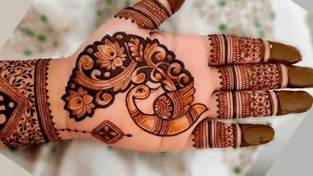 Royal Peacock Mehndi Design:रॉयल पीकॉक मेहंदी डिजाइन भव्य जटिल और पारंपरिक हिना कला खास अवसरों के लिए!