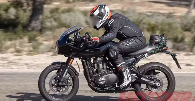 Triumph Thruxton 400 : दमदार रेट्रो बाइक, बोल्ड लुक्स, जबरदस्त माइलेज – कीमत फीचर्स और पूरी जानकारी! मिस न करें!
