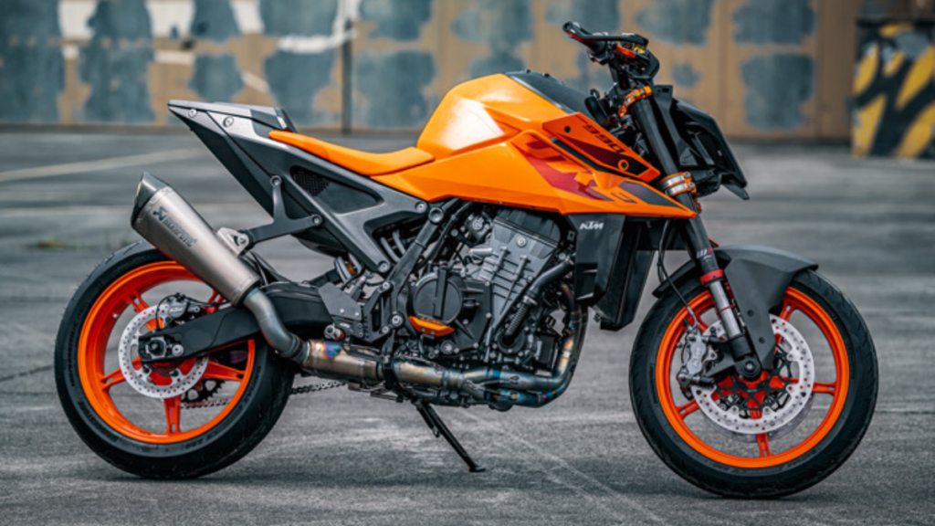 KTM 990 Duke:उन्नत स्पोर्ट-नेकेड मोटरसाइकिल शक्तिशाली प्रदर्शन आक्रामक स्टाइलिंग उत्कृष्ट हैंडलिंग नवीन डिज़ाइन बेहतरीन राइडिंग अनुभव।