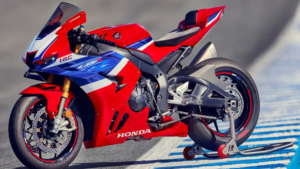Honda CBR1000RR : एक शक्तिशाली 1000cc लिक्विड कूल्ड स्पोर्ट्स बाइक है जिसमें 215 बीएचपी 6-स्पीड गियरबॉक्स उन्नत फीचर्स और बेहतरीन हैंडलिंग है। रोमांचक सवारी के लिए परफेक्ट।