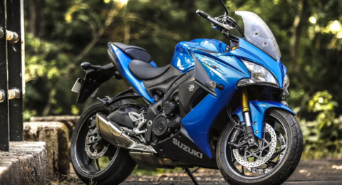 Suzuki GSX-S1000: शक्तिशाली स्टाइलिश सड़क मोटरसाइकिल जिसमें उन्नत तकनीक आक्रामक डिजाइन परिष्कृत इंजन गतिशील हैंडलिंग और बढ़ावा प्राप्त चालक आराम है।