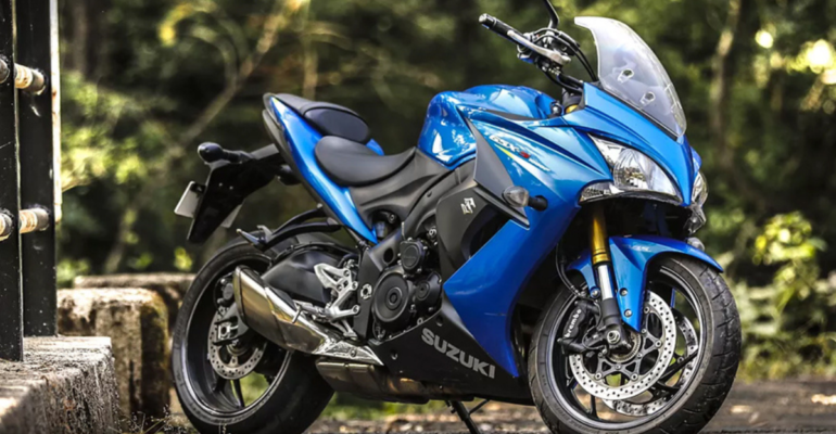 Suzuki GSX-S1000: शक्तिशाली स्टाइलिश सड़क मोटरसाइकिल जिसमें उन्नत तकनीक आक्रामक डिजाइन परिष्कृत इंजन गतिशील हैंडलिंग और बढ़ावा प्राप्त चालक आराम है।