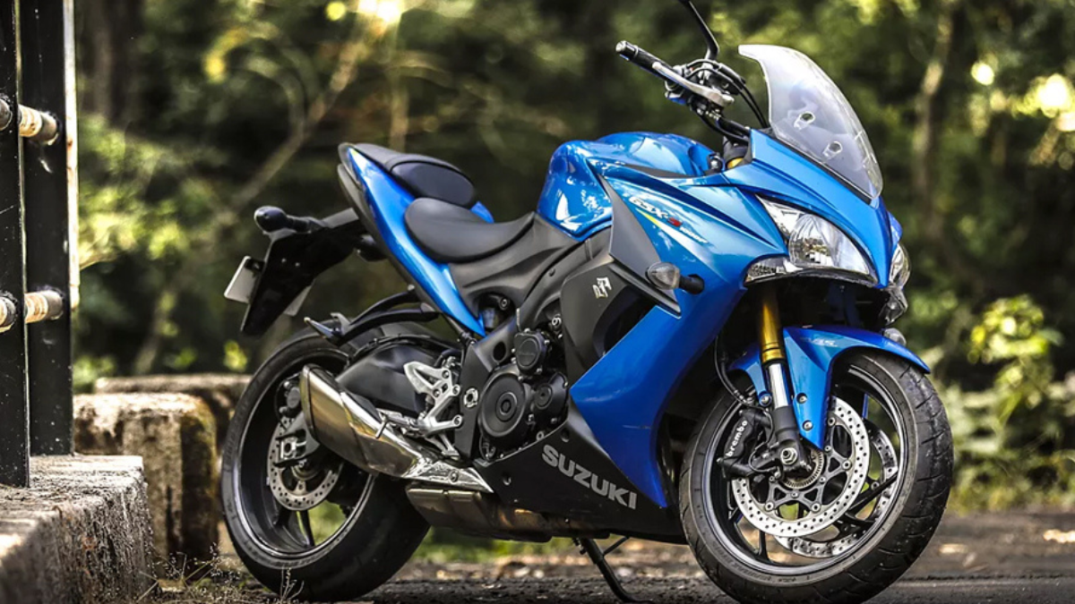 Suzuki GSX-S1000: शक्तिशाली स्टाइलिश सड़क मोटरसाइकिल जिसमें उन्नत तकनीक आक्रामक डिजाइन परिष्कृत इंजन गतिशील हैंडलिंग और बढ़ावा प्राप्त चालक आराम है।