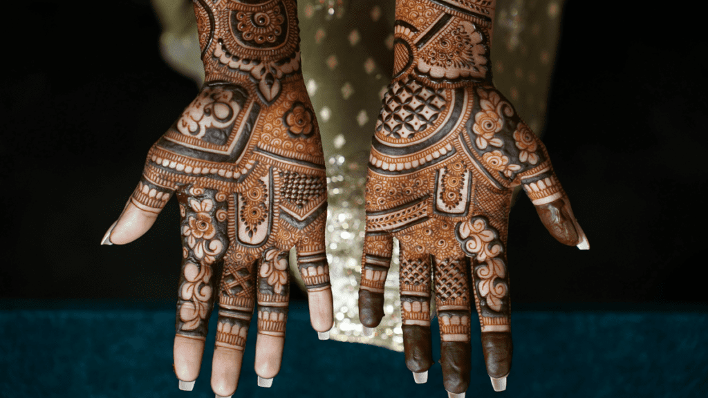Ai Arabic Mehndi Design : फूलों की आकृतियों नाज़ुक पत्तियों आधुनिक ज्योमेट्री और जटिल घुमावों से सजी एआई-अरेबिक मेहंदी डिज़ाइन हाथों-पैरों के लिए!