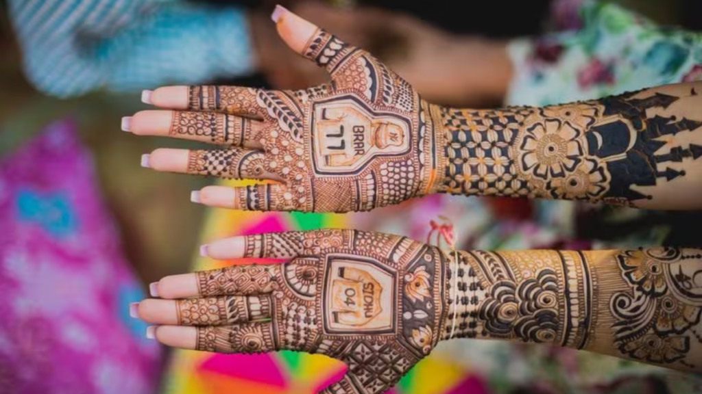 Bold & Stylish Mehndi : बोल्ड और स्टाइलिश मेहंदी डिज़ाइन परंपरा और आधुनिकता का अद्भुत मेल जो आपके हाथों को दे शानदार लुक।