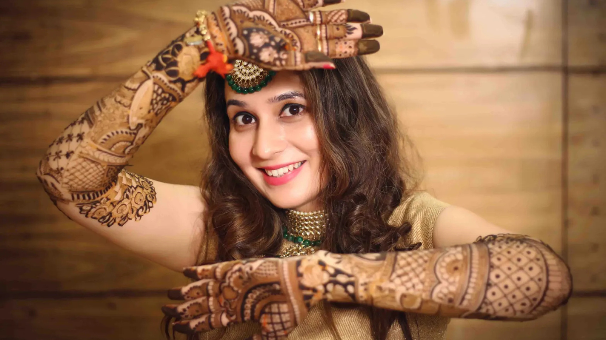 Modern and beautiful mehndi : आधुनिक ट्रेंड्स से प्रेरित सुंदर और क्रिएटिव मेंहदी डिजाइन जो आपके हाथों को बनाए खास और हर मौके पर आकर्षक।