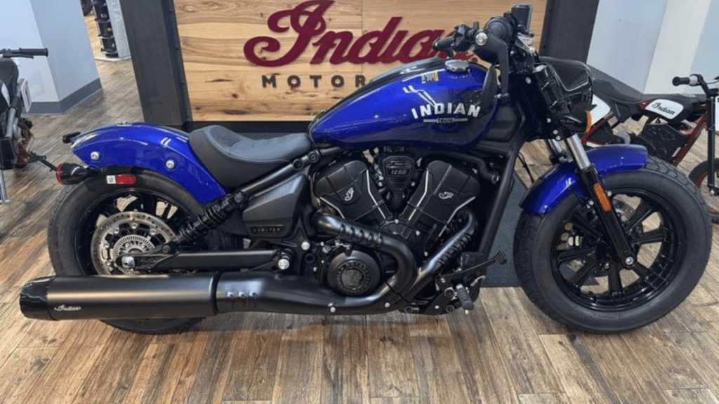 Indian Scout : इंडियन स्काउट बाइक क्लासिक स्टाइल दमदार परफॉर्मेंस और मॉडर्न तकनीक का शानदार क्रूज़र मोटरसाइकिल अनुभव।