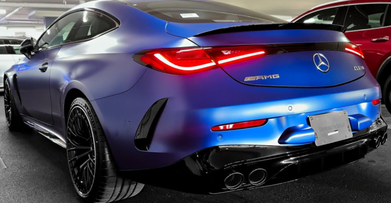 Mercedes-Benz AMG : 3.0 लीटर इनलाइन-6 टर्बो हाइब्रिड इंजन 443 हॉर्सपावर AMG 4MATIC+ ऑलव्हील ड्राइव 0-100 किमी/घंटा 4.2 सेकंड में स्पोर्ट लग्जरी कूपे।