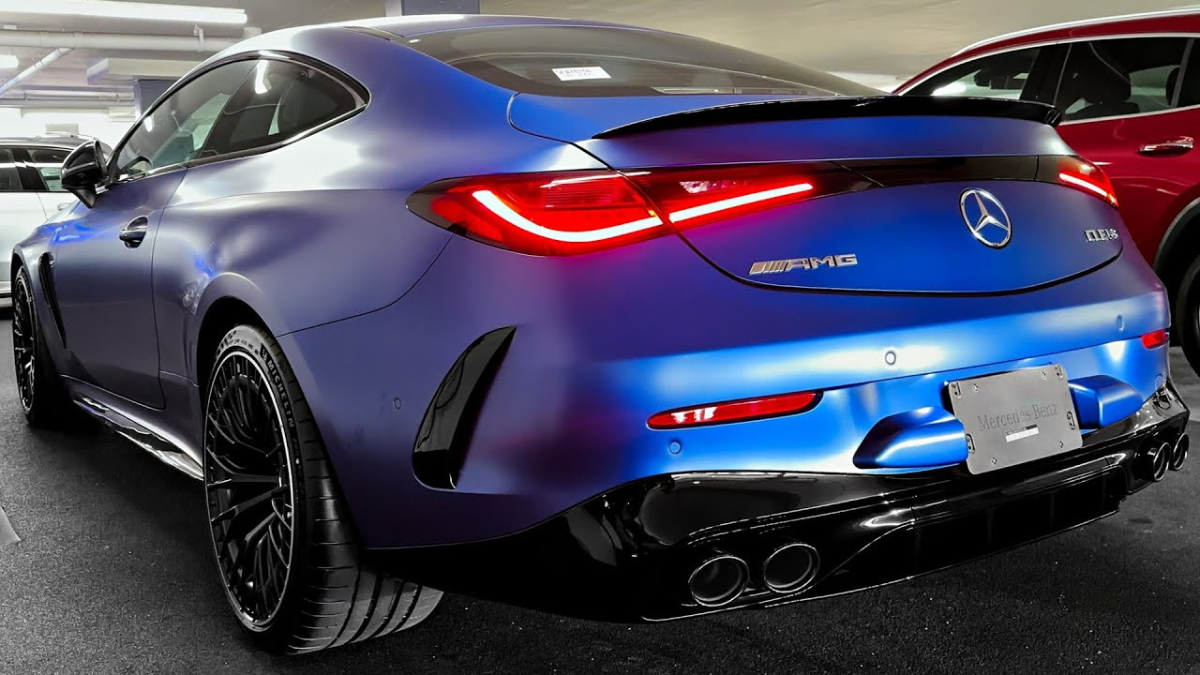 Mercedes-Benz AMG : 3.0 लीटर इनलाइन-6 टर्बो हाइब्रिड इंजन 443 हॉर्सपावर AMG 4MATIC+ ऑलव्हील ड्राइव 0-100 किमी/घंटा 4.2 सेकंड में स्पोर्ट लग्जरी कूपे।