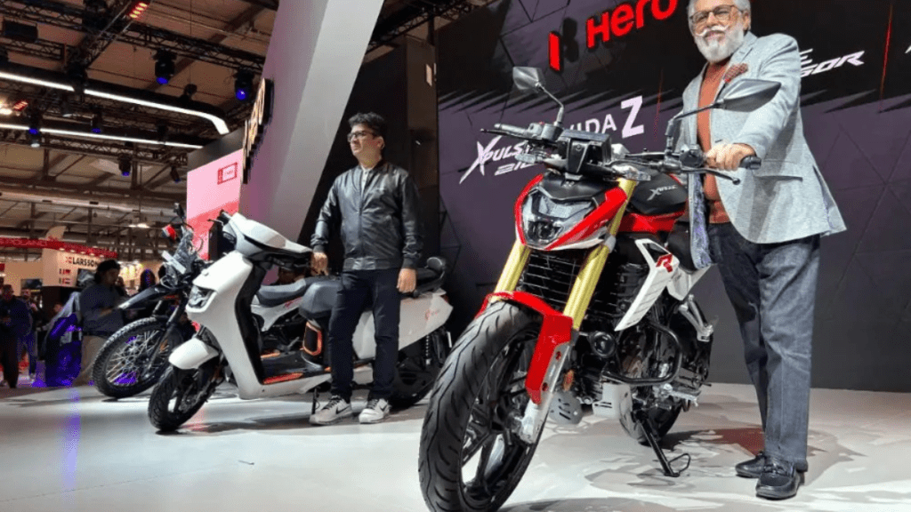 Hero Xtreme 250R: ज़बरदस्त डिज़ाइन 249cc लिक्विड कूल्ड इंजन 30PS पावर सबसे तेज़ 250cc बाइक 6 स्पीड गियरबॉक्स शानदार हैंडलिंग और आधुनिक तकनीक से लैस।