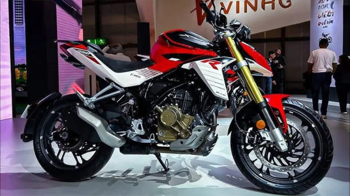 Hero Xtreme 250: ज़बरदस्त डिज़ाइन 249cc लिक्विड कूल्ड इंजन 30PS पावर सबसे तेज़ 250cc बाइक 6 स्पीड गियरबॉक्स शानदार हैंडलिंग और आधुनिक तकनीक से लैस।