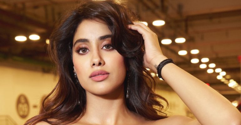 Janhvi Kapoor : जान्हवी कपूर की नेटवर्थ 82 करोड़ से भी ज्यादा! मुंबई के 65 करोड़ के पेंटहाउस और लग्जरी कारों की मालकिन जानिए बॉलीवुड की उभरती सितारा की कमाई का राज!