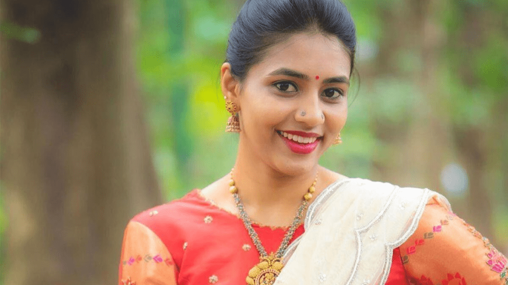 Sapthami Gowda : की नेटवर्थ 3–5 करोड़! Kantara से 1.25 करोड़ फीस इंजीनियर से मास्टर स्विमर और एक्ट्रेस बनने तक – जानिए उनकी राइजिंग स्टारडम का असली राज!