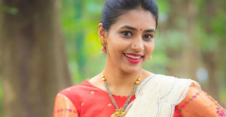 Sapthami Gowda : की नेटवर्थ 3–5 करोड़! Kantara से 1.25 करोड़ फीस इंजीनियर से मास्टर स्विमर और एक्ट्रेस बनने तक – जानिए उनकी राइजिंग स्टारडम का असली राज!