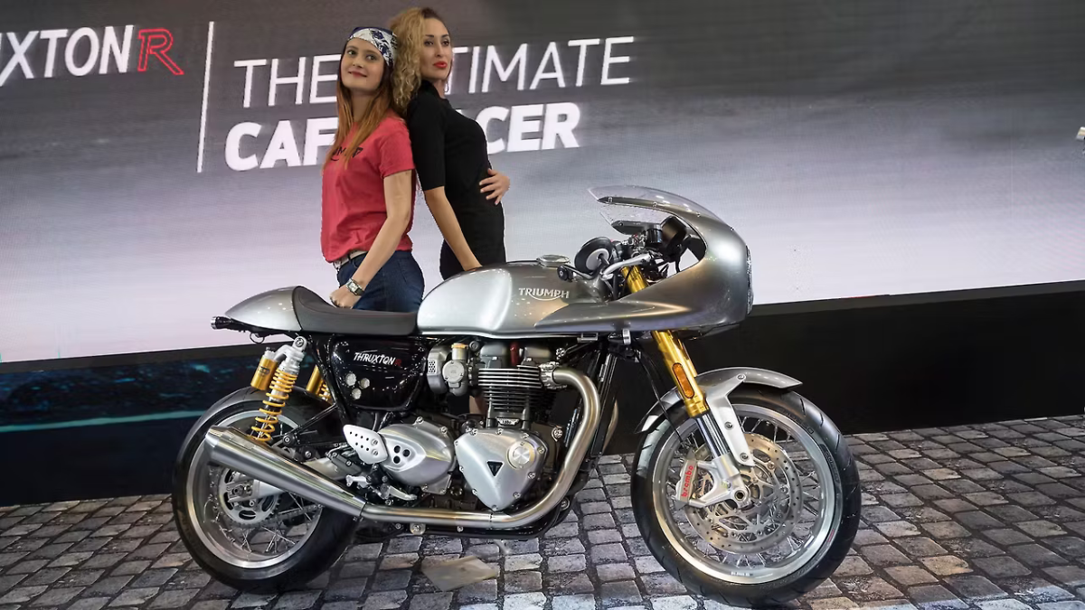 best Triumph Thruxton 400: शानदार कैफे रेसर स्टाइल आधुनिक फीचर्स आकर्षक डिज़ाइन और रोमांचक परफॉर्मेंस के साथ।