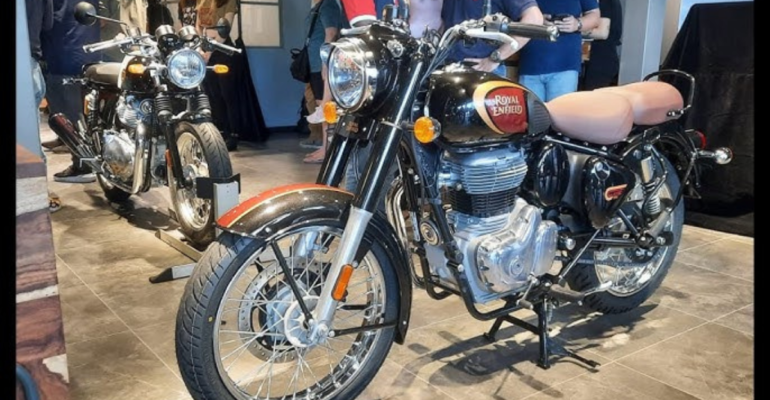 Royal enfield classic on road price पुणे में Royal Enfield Classic 350 की ऑन रोड कीमत 2025