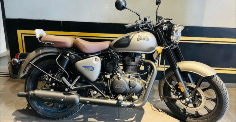 Royal enfield classic 350 mileage की शानदार माइलेज शहर में 41.55 kmpl तक और हाईवे पर 38.46 kmpl