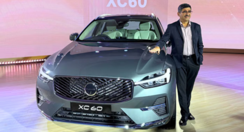 Volvo XC60 Facelift : स्टाइलिश मिड-साइज लक्जरी SUV रिफ्रेश्ड ग्रिल नया 11.2-इंच टचस्क्रीन माइल्ड हाइब्रिड 2.0L टर्बो इंजन उन्नत सुरक्षा फीचर्स के साथ।