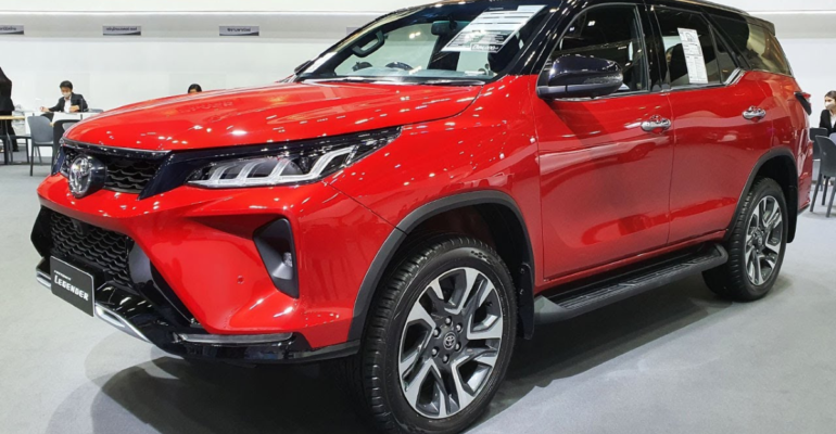 Fortuner Legender Price Toyota Fortuner Legender की प्राइस लिस्ट 2025 हर मॉडल की कीमतें और खास ऑफर्स!