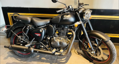 Royal Enfield Black की ब्लैक बाइक्स में है कूलनेस और पावर का जबरदस्त मेल—राइडिंग एक्सपीरियंस और स्पेसिफिकेशन से लाईये खुद को रू-ब-रू!