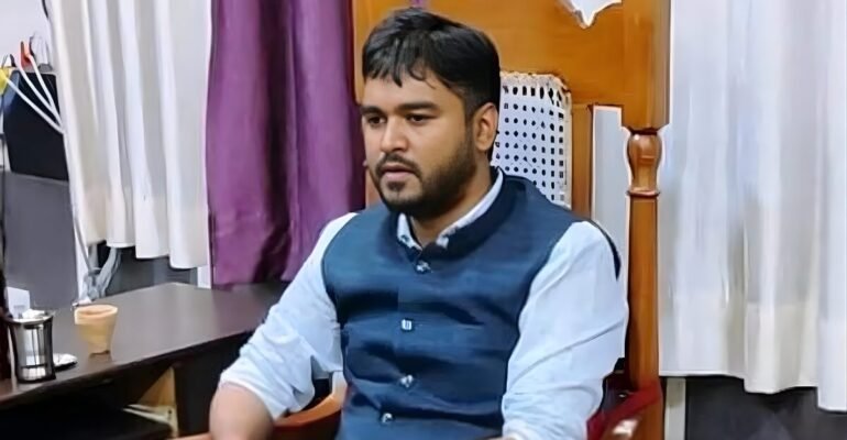 प्रशिक्षु IAS एटा दौरा
