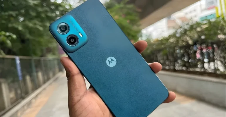 Motorola बजट फोन