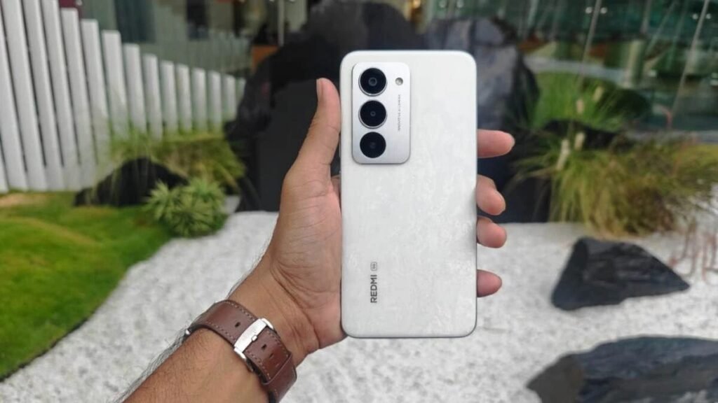 Redmi 15 5G Review: 7000mAh बैटरी वाला ये 5G फोन कितना दमदार? 6.9 इंच की स्क्रीन और स्नैपड्रैगन प्रोसेसर भी