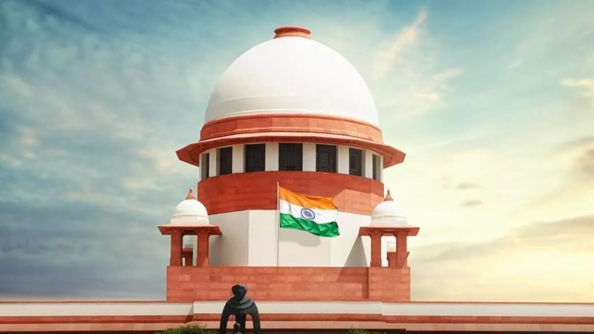 SIR 2.0 मामला: SIR 2.0 का मामला पहुंचा सुप्रीम कोर्ट, TMC और DMK की याचिकाओं पर चुनाव आयोग को देना होगा जवाब