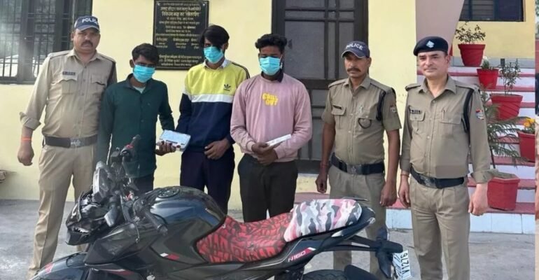 Uttarakhand Crime: युवक से बाइक सवार तीन बदमाशों ने लूटा मोबाइल, विरोध करने पर दूर तक घसीटा