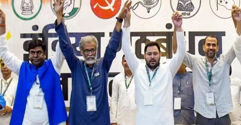 Bihar Election 2025: भोजपुरी सितारों की भिड़ंत बिहार चुनाव 2025 में मंच से उतरी राजनीति, अब जुबानी जंग से गरमाया माहौल