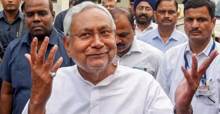 बिहार चुनाव 2025 में : कड़ी टक्कर! बिहार चुनाव 2025 में नीतीश कुमार का बड़ा दांव, क्या लगेगी वापसी?
