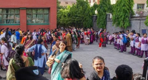 अहमदाबाद स्कूलों में बम