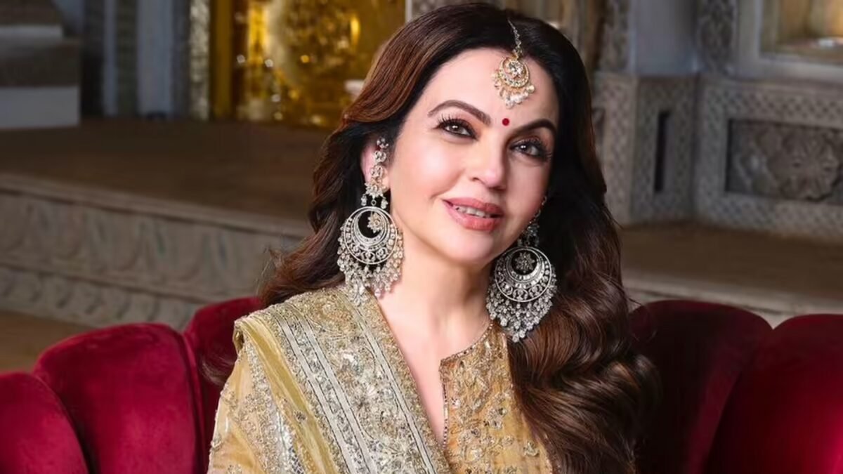 नीता अंबानी स्टाफ