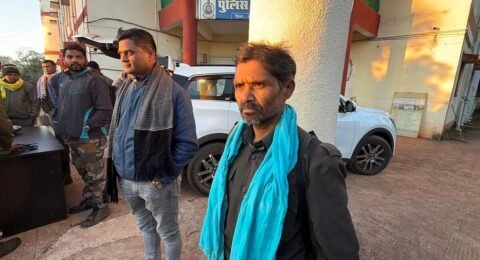 CG Police: 12 माओइस्ट कैडर्स की सरेंडर स्टोरी CCM रामधर माजी के नेतृत्व में AK-47 समेत हथियार डाले