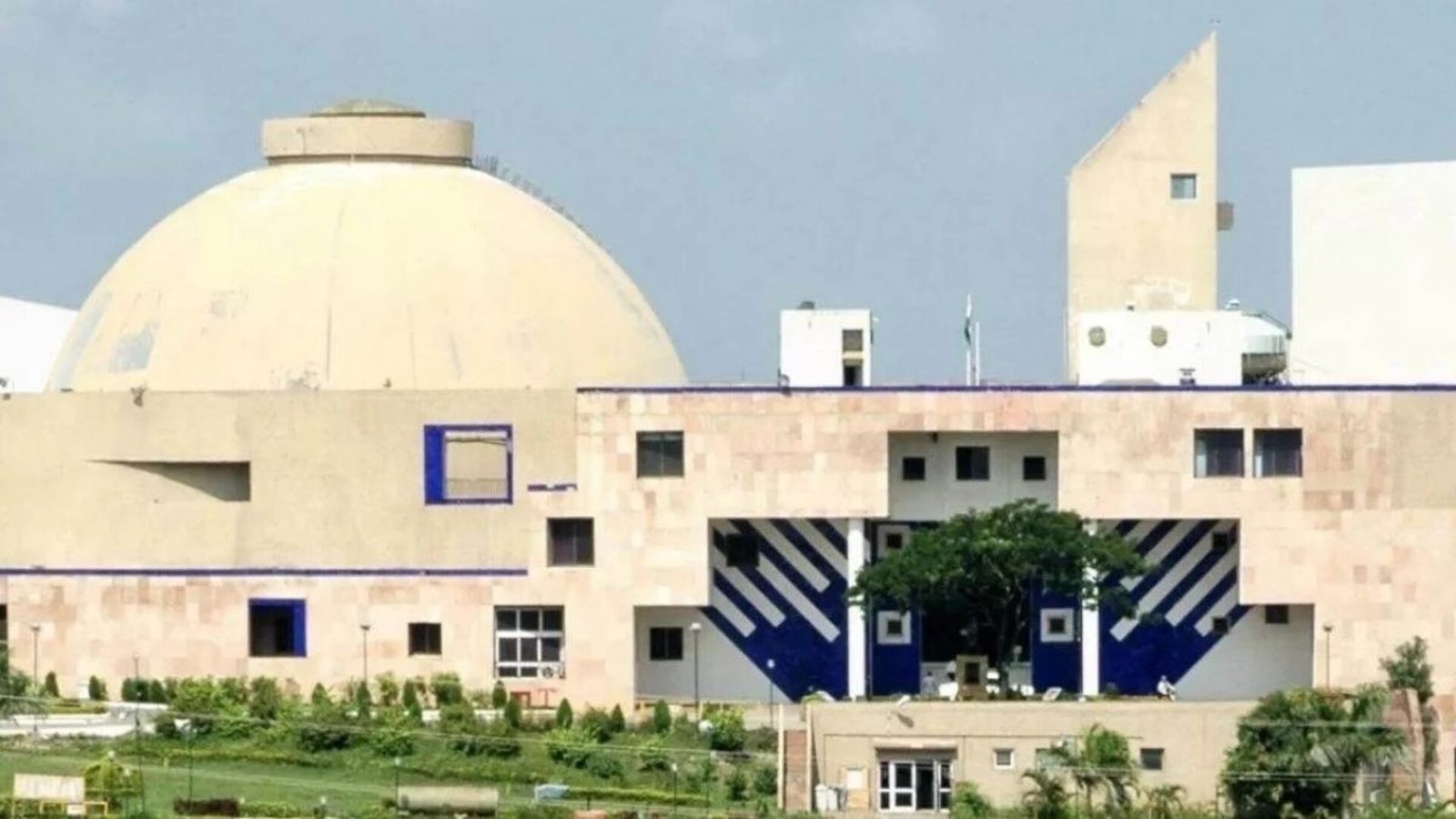 MP Assembly Session: फसल मुआवजे को लेकर विधानसभा में विपक्ष का हंगामा, सीएम बोले- रोने-धोने से कुछ नहीं होगा, सुनने की आदत डालें