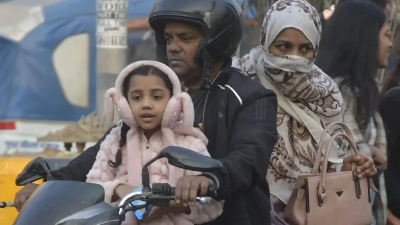 Delhi Weather: दिल्ली में और गिरा सुबह का तापमान, 15 साल में सबसे ठंडी रही बृहस्पतिवार की सुबह