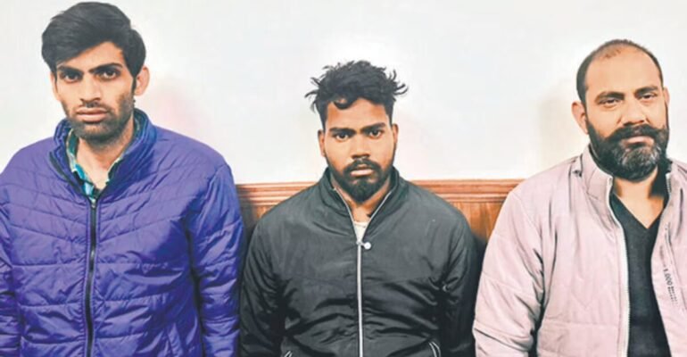 दिल्ली में AAP कार्यकर्ता