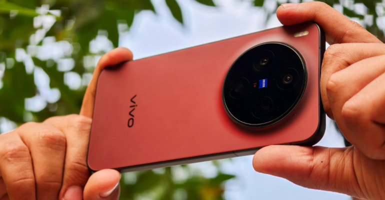 Vivo X300 Ultra smartphone camera and design