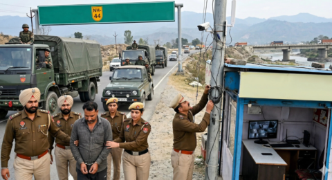 पठानकोट में पाक जासूसी