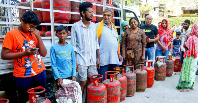 LPG सिलेंडर डिलीवरी