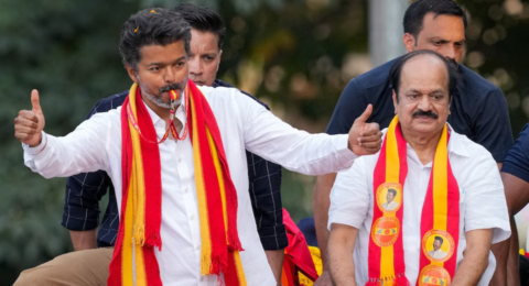 CM विजय फ्लोर टेस्ट से जुड़ी तस्वीर