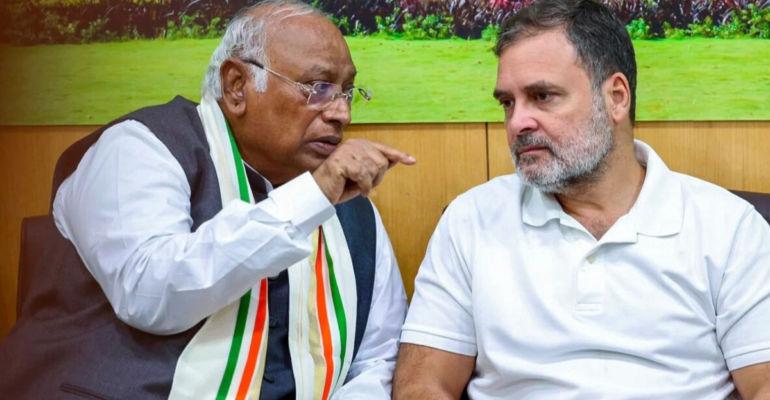 इंडिया गठबंधन की महाबैठक में शामिल विपक्षी दलों के नेता